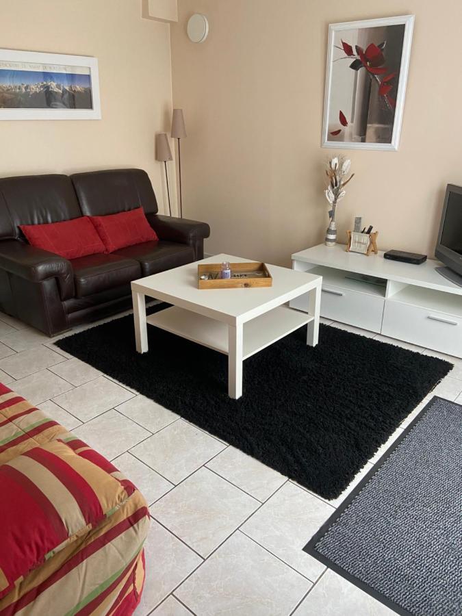Appartement Paisible à Bassens  Extérieur photo